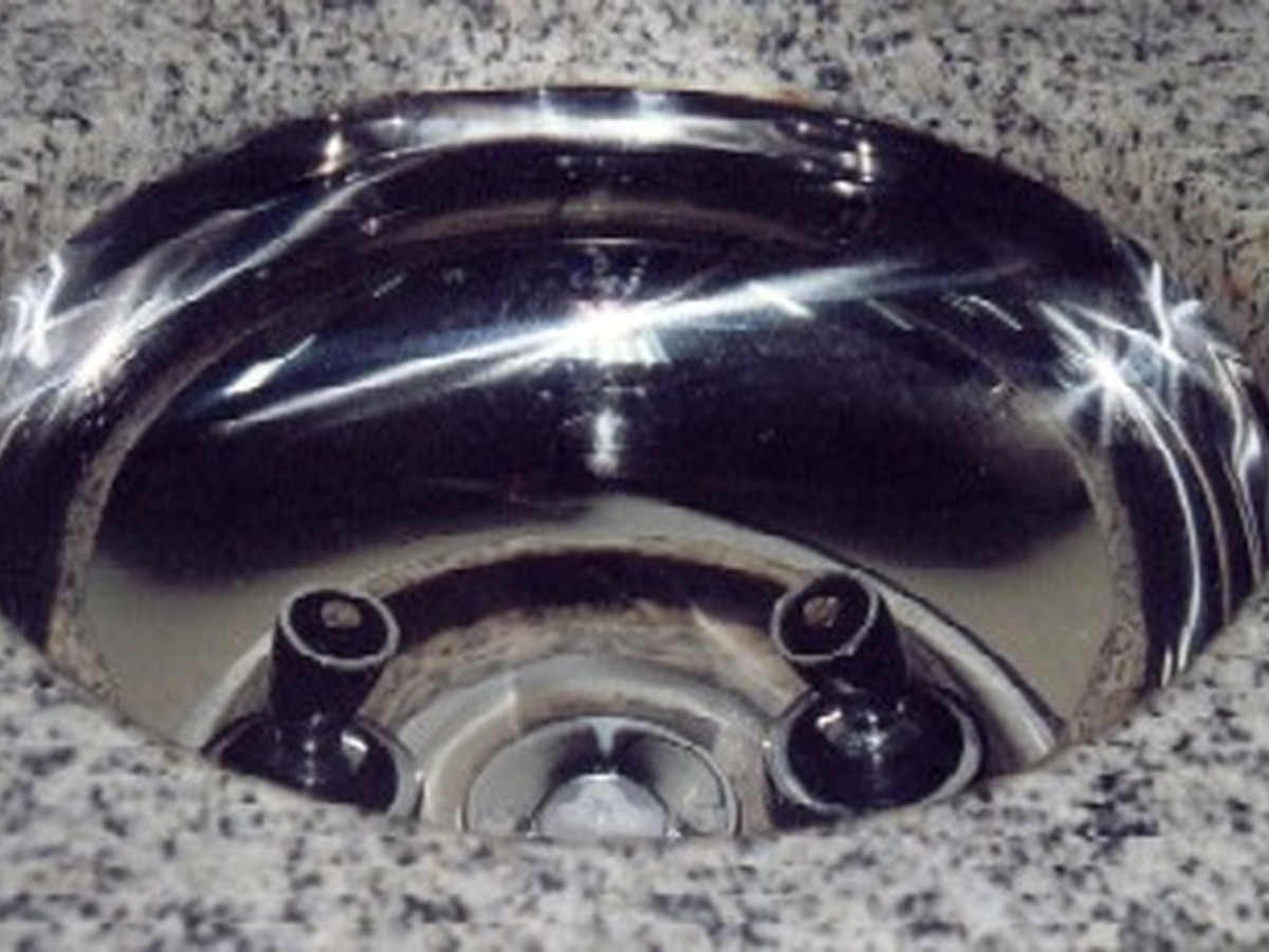Detalhe técnico de bancada laboratorial